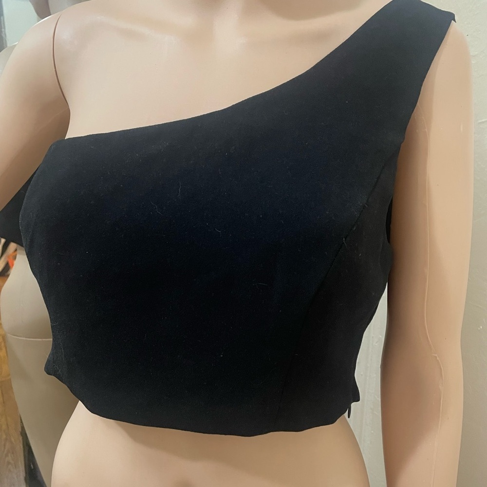 NBD Black Asymmetric One-Shoulder Crop Top - Picture 10 of 10